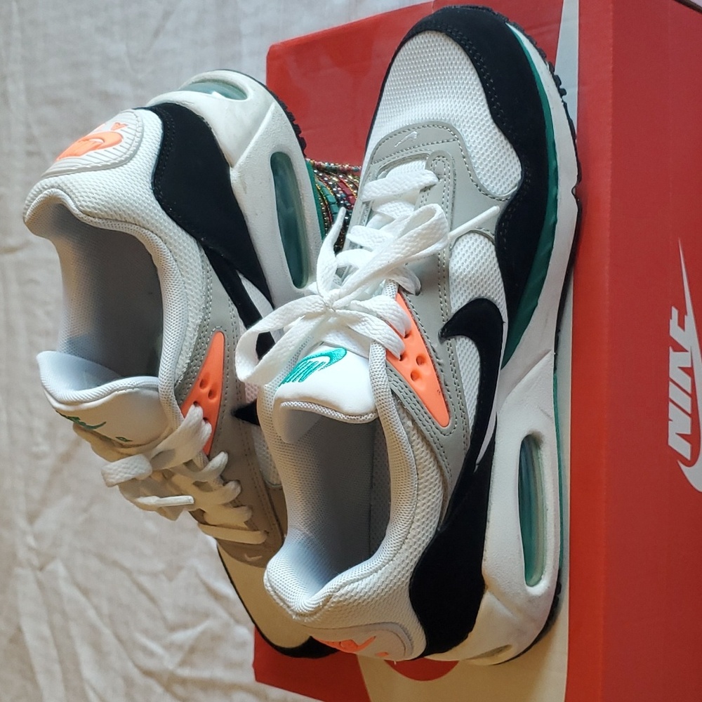 Nike air max tennis shoes
